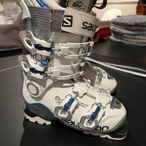 Women's Ski Boots Size 22